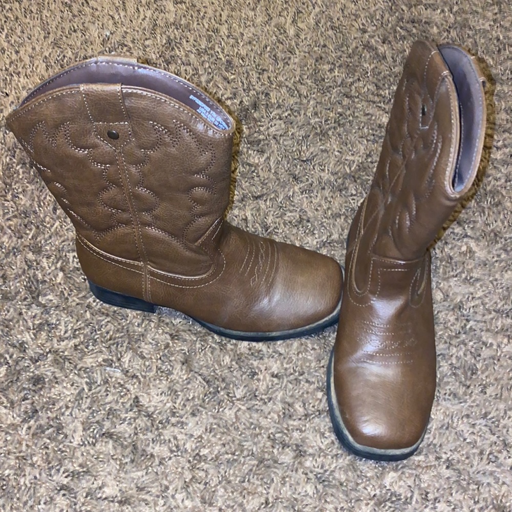Cowgirl/ cowboy boots